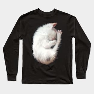 white kitten sleeping Long Sleeve T-Shirt